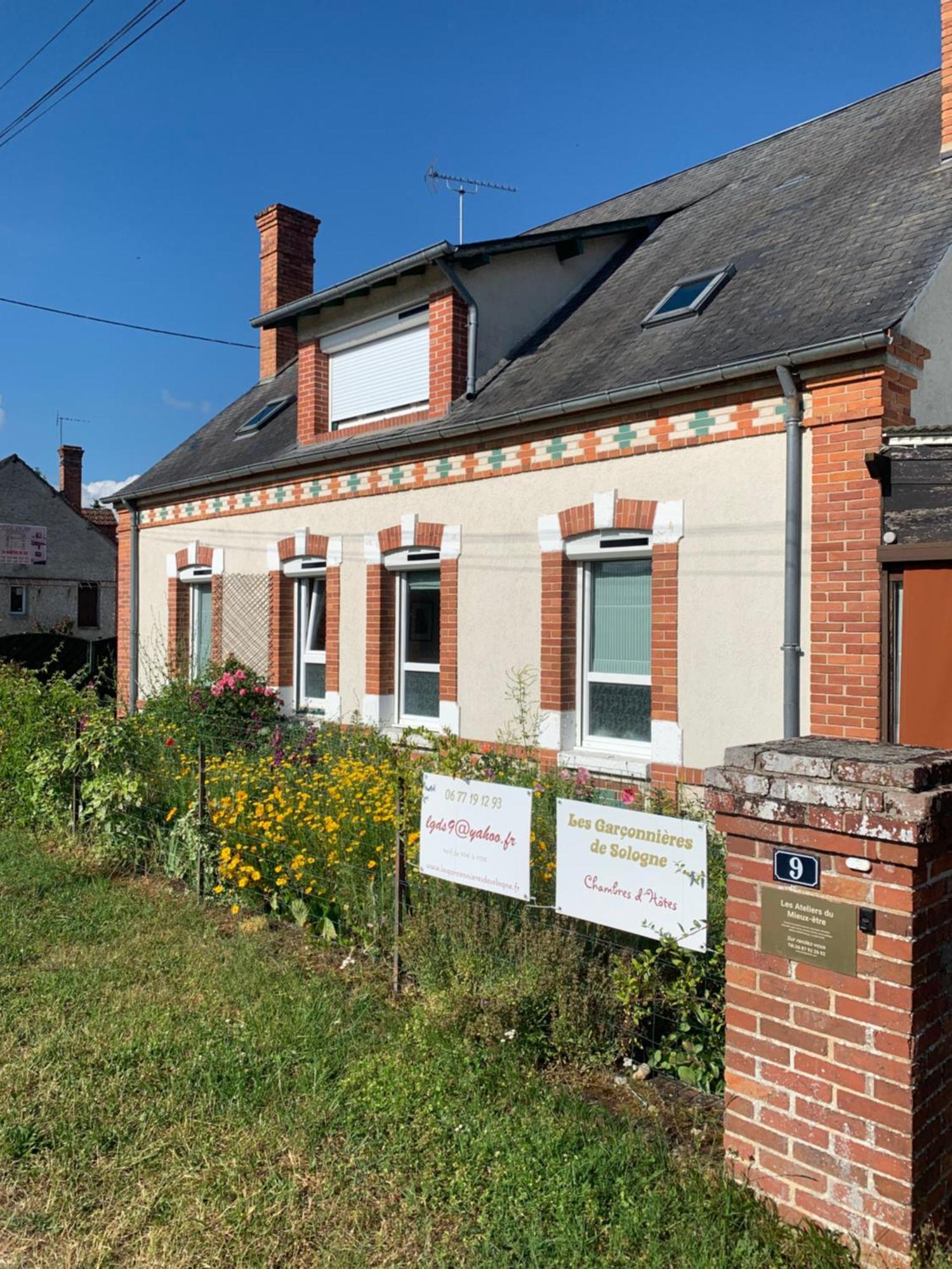 サルブリ Les Garconnieres De Sologne Bed & Breakfast エクステリア 写真