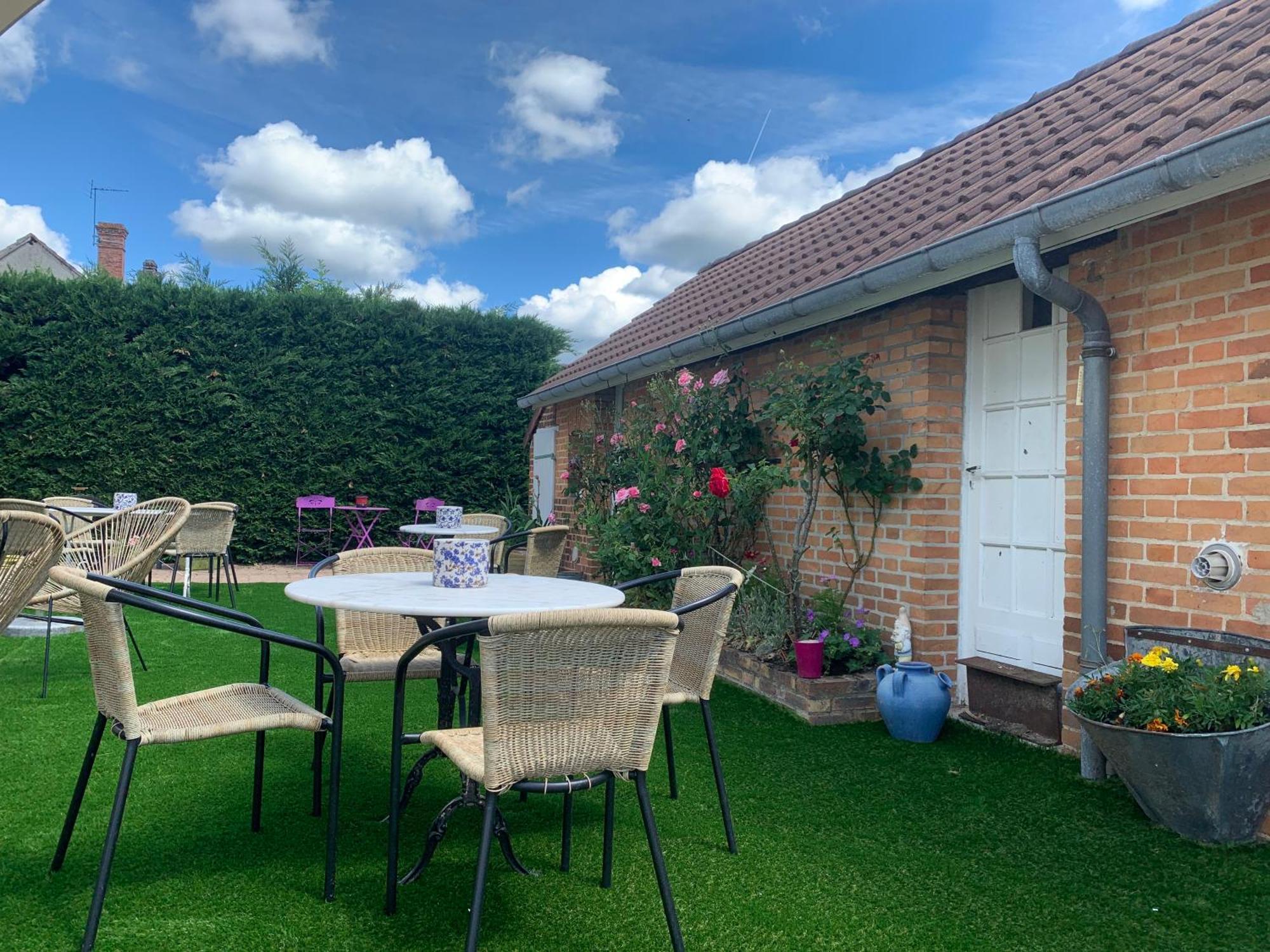 サルブリ Les Garconnieres De Sologne Bed & Breakfast エクステリア 写真